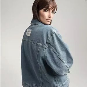 ISO Levi’s x Lily Aldridge oversize trucker jacket
